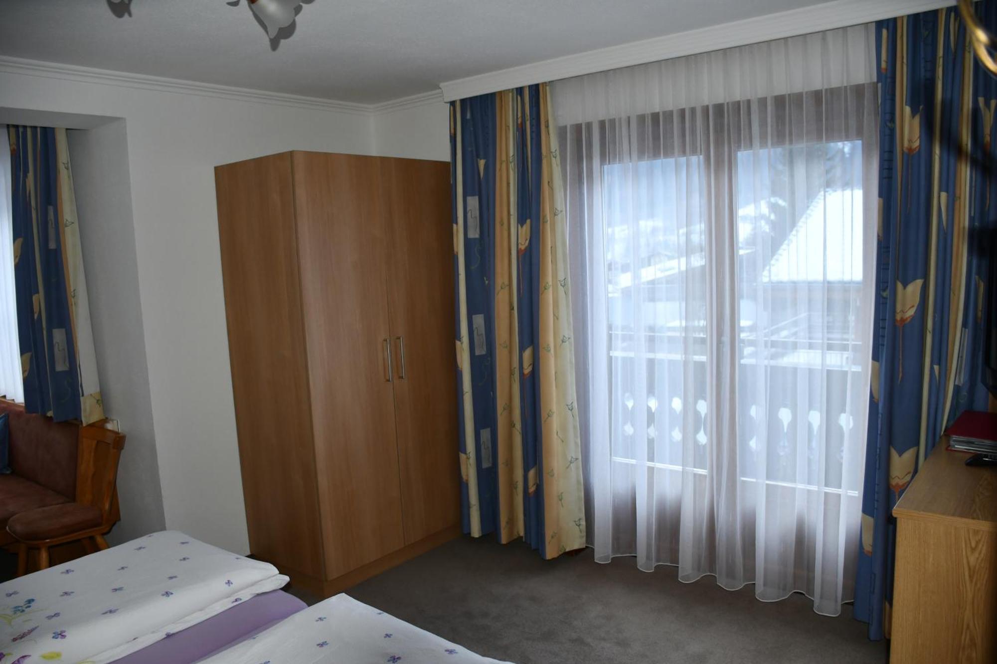 Gaestehaus Brugger Neukirchen am Grossvenediger Ruang foto