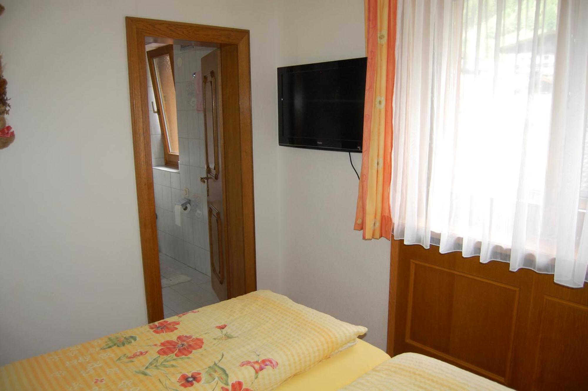 Gaestehaus Brugger Neukirchen am Grossvenediger Ruang foto
